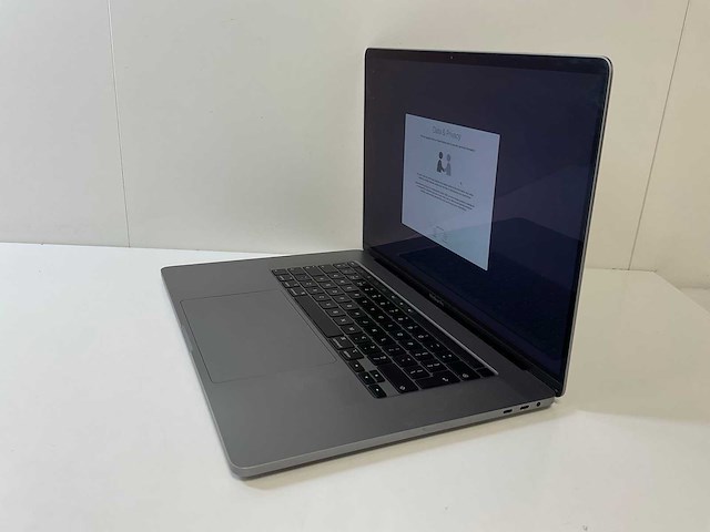 Apple macbook pro 16”, 6-core intel i7, 32 gb ram, 500 gb nvme, amd radeon pro 5300m 4gb laptop - afbeelding 3 van  7