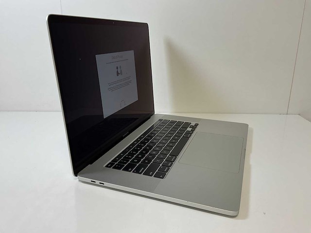 Apple macbook pro 16”, 6-core intel i7, 32 gb ram, 500 gb nvme, amd radeon pro 5300m 4gb laptop - afbeelding 2 van  7