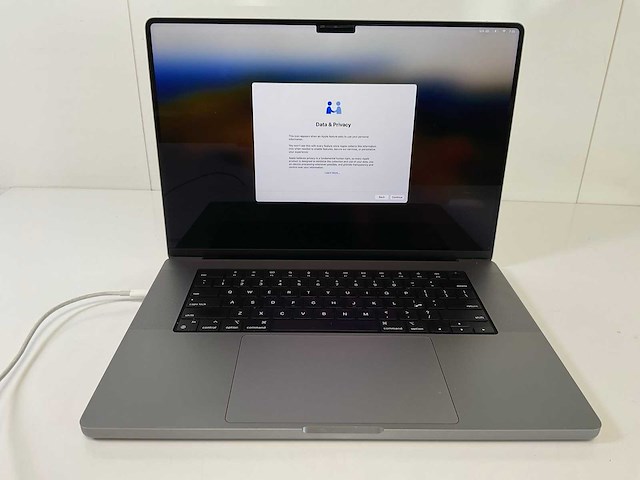 Apple macbook pro 16”, apple m1 max, 64 gb ram, 2 tb nvme laptop - afbeelding 1 van  7