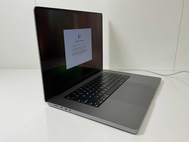 Apple macbook pro 16”, apple m1 pro, 32 gb ram, 512 gb ssd laptop - afbeelding 2 van  7