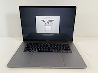 Apple macbook pro 16", core(tm) i7 9e generatie, 32 gb ram, 500 gb nvme, amd radeon pro 5500m 4 gb laptop - afbeelding 1 van  7