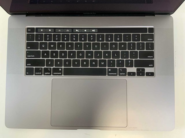 Apple macbook pro 16", core(tm) i7 9e generatie, 32 gb ram, 500 gb nvme, amd radeon pro 5500m 4 gb laptop - afbeelding 4 van  7