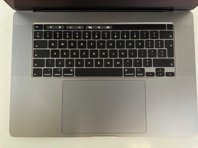 Apple macbook pro 16”, core(tm) i7 9th gen, 16 gb ram, 1 tb nvme, amd radeon pro 5300m 4 gb laptop - afbeelding 4 van  7