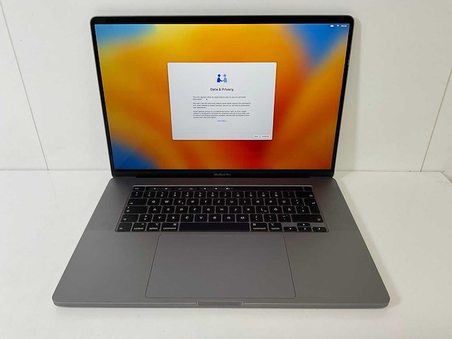 Apple macbook pro 16”, core(tm) i7 9th gen, 16 gb ram, 1 tb nvme amd radeon rx pro 5500m 4gb laptop - afbeelding 1 van  7