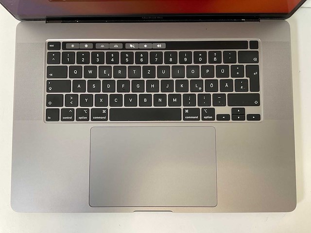 Apple macbook pro 16”, core(tm) i7 9th gen, 16 gb ram, 1 tb nvme amd radeon rx pro 5500m 4gb laptop - afbeelding 4 van  7