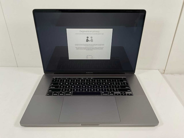 Apple macbook pro 16”, core(tm) i7 9th gen, 16 gb ram, 500 gb nvme, amd radeon pro 5300m 4gb laptop - afbeelding 1 van  3