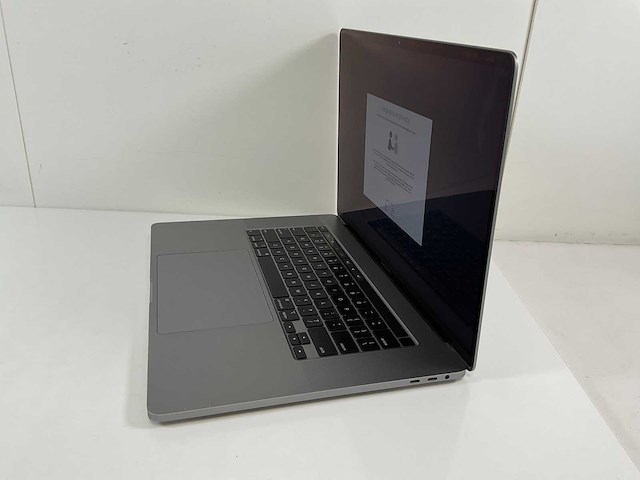 Apple macbook pro 16”, core(tm) i7 9th gen, 16 gb ram, 500 gb nvme, amd radeon pro 5300m 4gb laptop - afbeelding 2 van  3