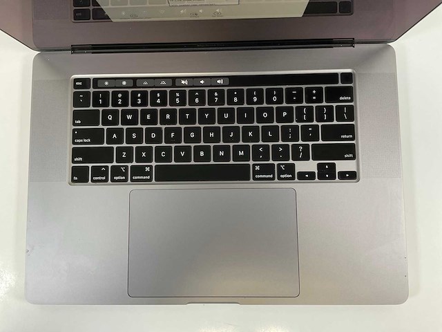 Apple macbook pro 16”, core(tm) i7 9th gen, 16 gb ram, 500 gb nvme, amd radeon pro 5300m 4gb laptop - afbeelding 1 van  3