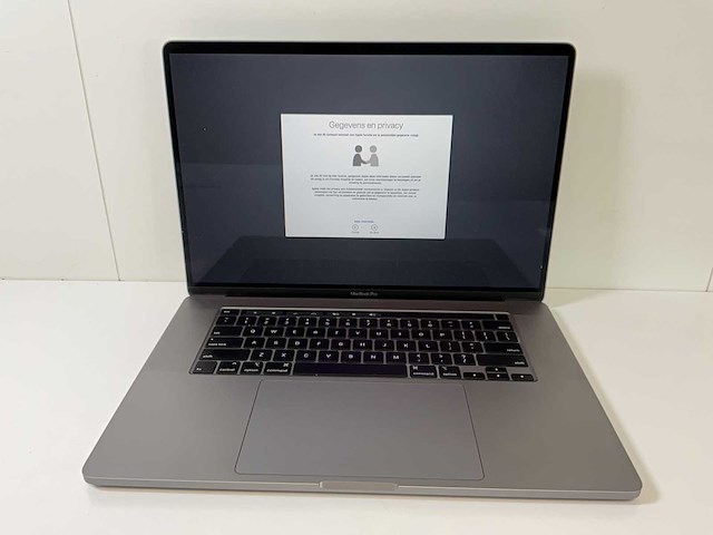 Apple macbook pro 16”, core(tm) i7 9th gen, 16 gb ram, 500 gb nvme, amd radeon pro 5500m 4 gb laptop - afbeelding 1 van  7