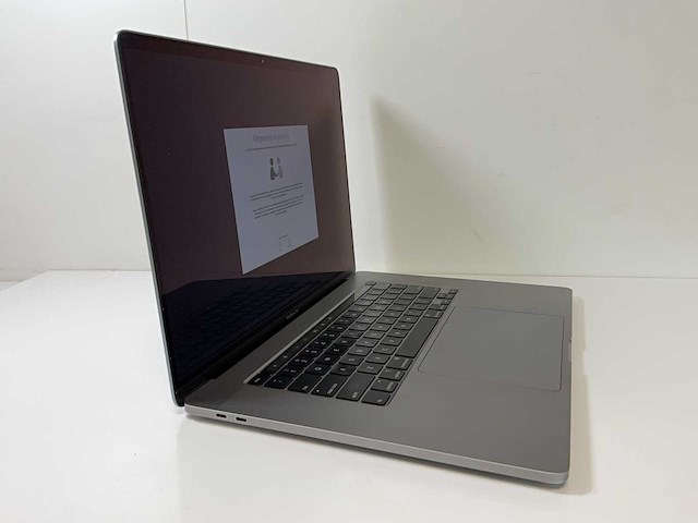 Apple macbook pro 16”, core(tm) i7 9th gen, 16 gb ram, 500 gb nvme, amd radeon pro 5500m 4 gb laptop - afbeelding 2 van  7