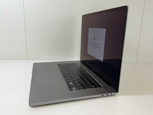 Apple macbook pro 16”, core(tm) i7 9th gen, 16 gb ram, 500 gb nvme, amd radeon pro 5500m 4 gb laptop - afbeelding 3 van  7
