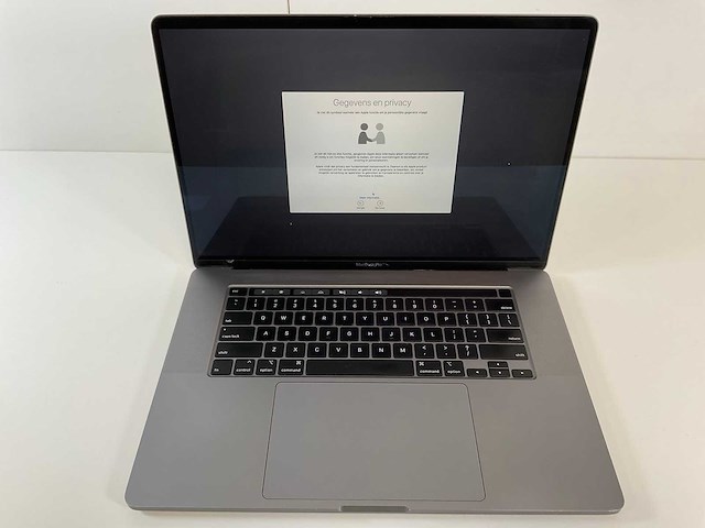 Apple macbook pro 16”, core(tm) i7 9th gen, 16 gb ram, 500 gb nvme, amd radeon rx 5500m 4 gb laptop - afbeelding 1 van  8