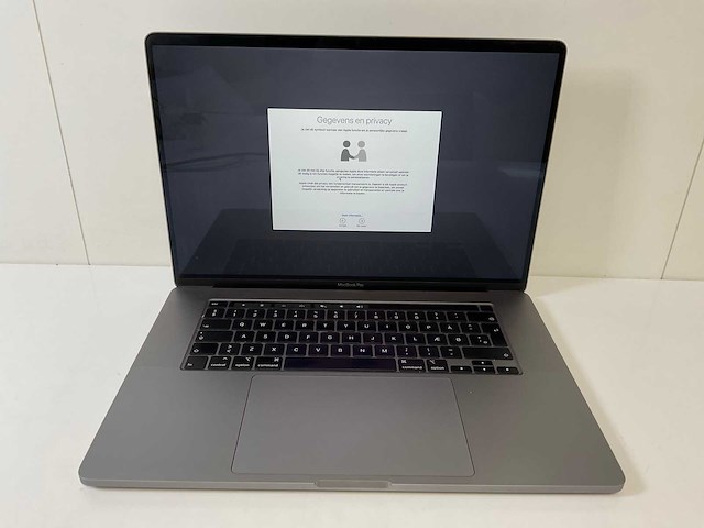 Apple macbook pro 16”, core(tm) i7 9th gen, 16 gb ram, 500 gb nvme, amd radeon rx pro 5500m 4 gb laptop - afbeelding 1 van  7