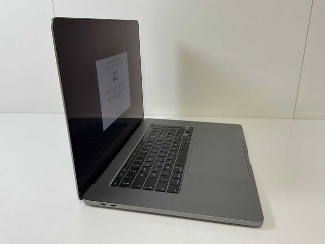 Apple macbook pro 16”, core(tm) i7 9th gen, 16 gb ram, 500 gb nvme, amd radeon rx pro 5500m 4 gb laptop - afbeelding 2 van  7