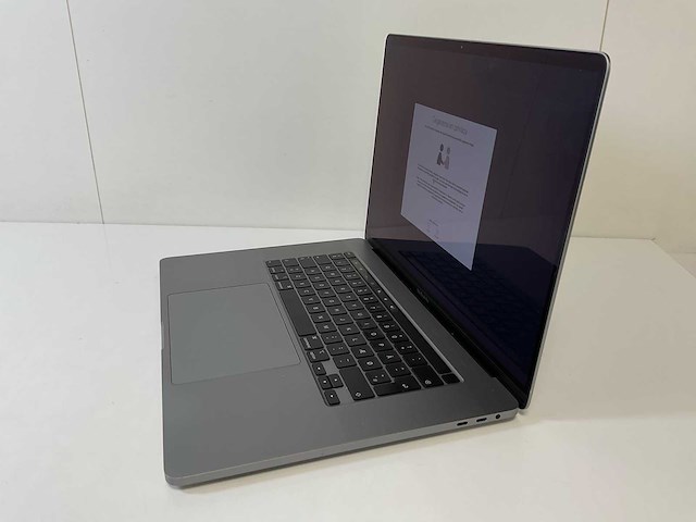 Apple macbook pro 16”, core(tm) i7 9th gen, 16 gb ram, 500 gb nvme, amd radeon rx pro 5500m 4 gb laptop - afbeelding 3 van  7