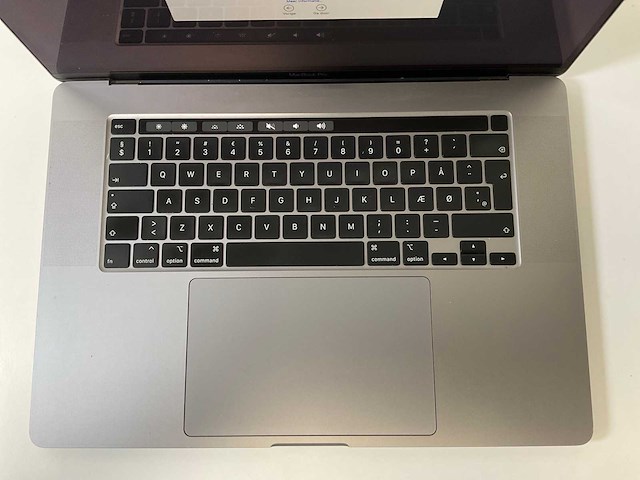 Apple macbook pro 16”, core(tm) i7 9th gen, 16 gb ram, 500 gb nvme, amd radeon rx pro 5500m 4 gb laptop - afbeelding 4 van  7