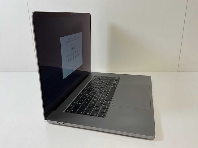 Apple macbook pro 16”, core(tm) i7 9th gen, 16 gb ram, 500 gb nvme, amd radeon rx pro 5500m 4 gb laptop - afbeelding 2 van  7