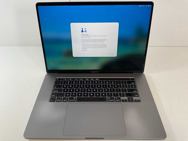 Apple macbook pro 16”, core(tm) i7 9th gen, 16 gb ram, 512 gb nvme, amd radeon 5300m 4 gb laptop - afbeelding 1 van  4