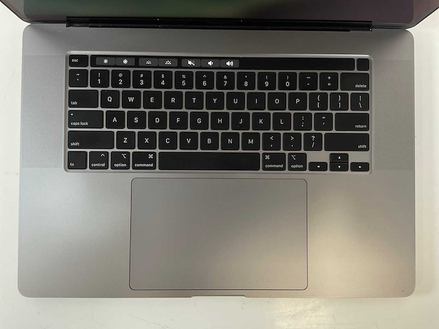 Apple macbook pro 16”, core(tm) i7 9th gen, 16 gb ram, 512 gb nvme, amd radeon 5300m 4 gb laptop - afbeelding 2 van  4
