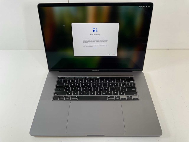 Apple macbook pro 16”, core(tm) i7 9th gen, 16 gb ram, 512 gb nvme, amd radeon 5300m 4 gb laptop - afbeelding 1 van  6
