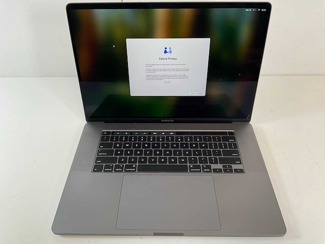 Apple macbook pro 16”, core(tm) i7 9th gen, 16 gb ram, 512 gb nvme, amd radeon 5300m 4 gb laptop - afbeelding 1 van  7