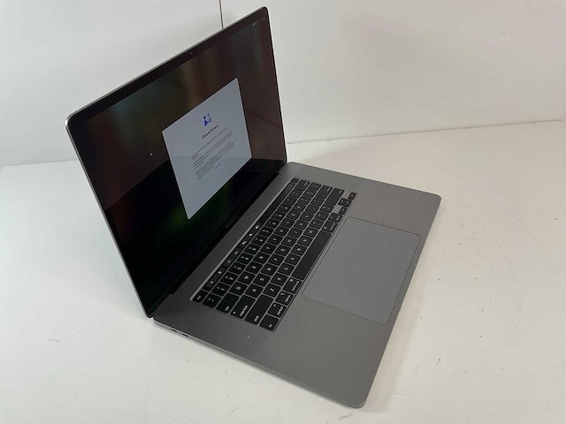 Apple macbook pro 16”, core(tm) i7 9th gen, 16 gb ram, 512 gb nvme, amd radeon 5300m 4 gb laptop - afbeelding 2 van  7