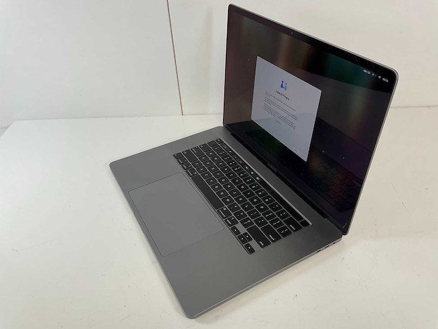Apple macbook pro 16”, core(tm) i7 9th gen, 16 gb ram, 512 gb nvme, amd radeon 5300m 4 gb laptop - afbeelding 3 van  7