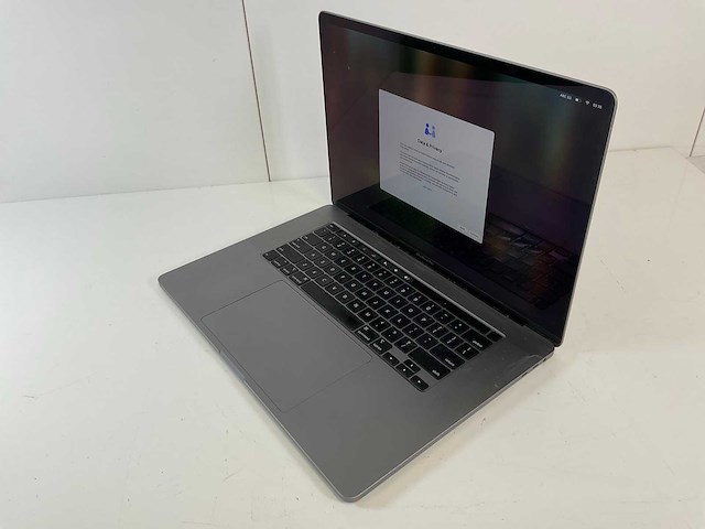 Apple macbook pro 16”, core(tm) i7 9th gen, 16 gb ram, 512 gb nvme, amd radeon 5300m 4 gb laptop - afbeelding 2 van  4