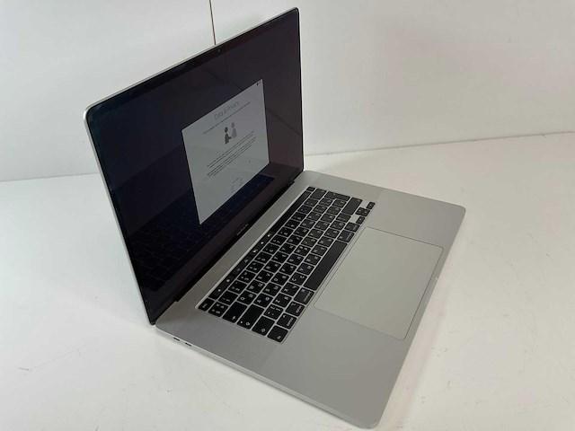 Apple macbook pro 16”, core(tm) i7 9th gen, 16 gb ram, 512 gb nvme, amd radeon 5500m 4 gb laptop - afbeelding 1 van  4