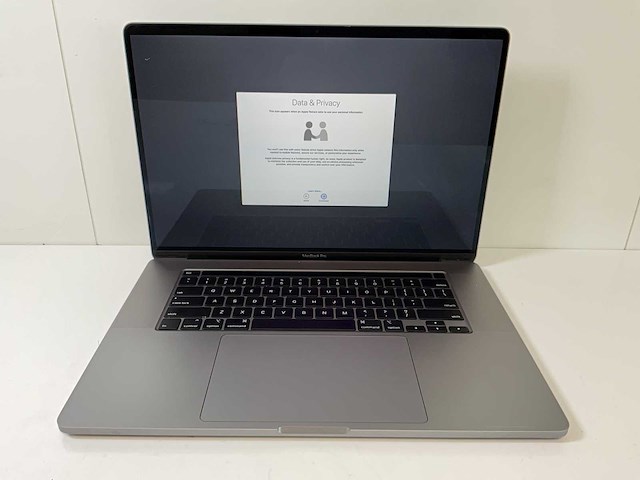 Apple macbook pro 16”, core(tm) i7 9th gen, 16 gb ram, 512 gb nvme, amd radeon pro 5300m 4 gb laptop - afbeelding 1 van  7