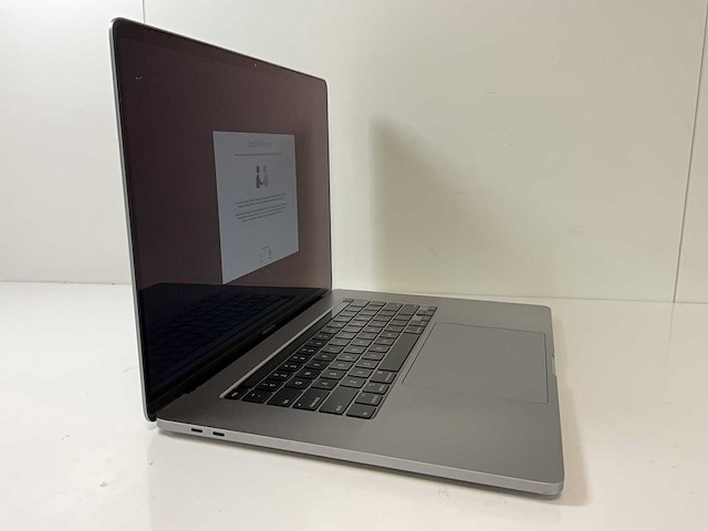 Apple macbook pro 16”, core(tm) i7 9th gen, 16 gb ram, 512 gb nvme, amd radeon pro 5300m 4 gb laptop - afbeelding 2 van  7