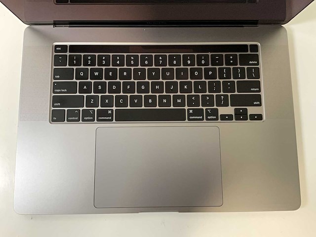 Apple macbook pro 16”, core(tm) i7 9th gen, 16 gb ram, 512 gb nvme, amd radeon pro 5300m 4 gb laptop - afbeelding 4 van  7