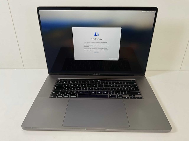 Apple macbook pro 16”, core(tm) i7 9th gen, 16 gb ram, 512 gb nvme, amd radeon pro 5300m 4 gb laptop - afbeelding 1 van  7