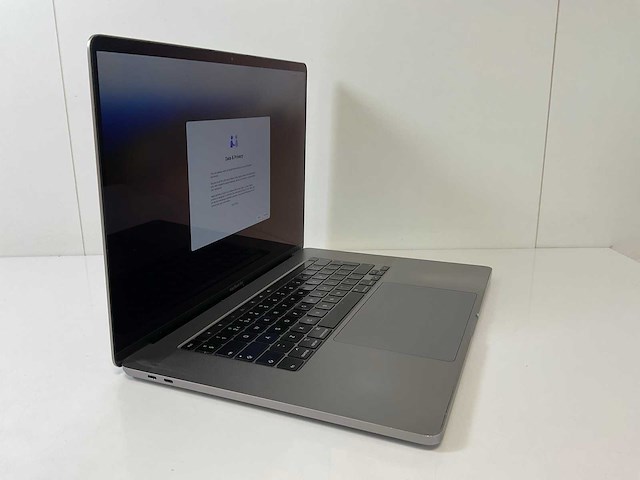 Apple macbook pro 16”, core(tm) i7 9th gen, 16 gb ram, 512 gb nvme, amd radeon pro 5300m 4 gb laptop - afbeelding 2 van  7