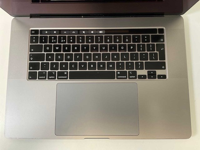 Apple macbook pro 16”, core(tm) i7 9th gen, 16 gb ram, 512 gb nvme, amd radeon pro 5300m 4 gb laptop - afbeelding 4 van  7