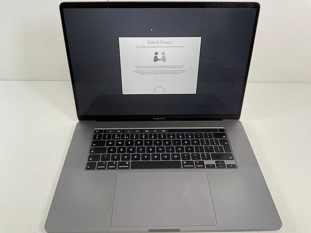 Apple macbook pro 16”, core(tm) i7 9th gen, 16 gb ram, 512 gb nvme, amd radeon pro 5300m 4 gb laptop - afbeelding 1 van  7