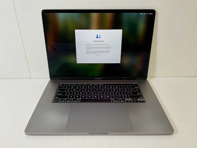 Apple macbook pro 16”, core(tm) i7 9th gen, 16 gb ram, 512 gb nvme, amd radeon pro 5300m 4gb laptop - afbeelding 1 van  7