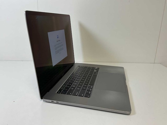 Apple macbook pro 16”, core(tm) i7 9th gen, 16 gb ram, 512 gb nvme, amd radeon pro 5300m 4gb laptop - afbeelding 2 van  7