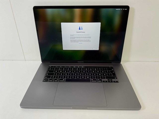 Apple macbook pro 16”, core(tm) i7 9th gen, 16 gb ram, 512 gb nvme, amd radeon pro 5300m 4gb laptop - afbeelding 1 van  8
