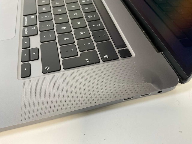 Apple macbook pro 16”, core(tm) i7 9th gen, 16 gb ram, 512 gb nvme, amd radeon pro 5300m 4gb laptop - afbeelding 8 van  8