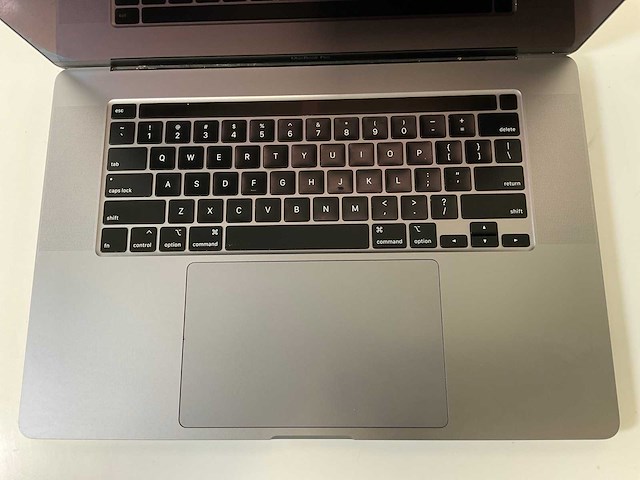Apple macbook pro 16”, core(tm) i7 9th gen, 16 gb ram, 512 gb nvme, amd radeon pro 5300m 4gb laptop - afbeelding 4 van  7