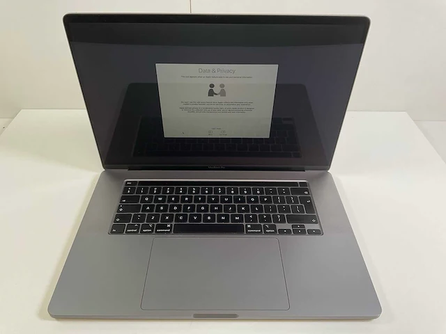 Apple macbook pro 16“ core(tm) i7 9th gen, 32 gb ram, 1 tb nvme, amd radeon rx 5500 4gb laptop - afbeelding 1 van  7