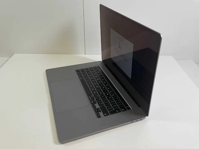 Apple macbook pro 16“ core(tm) i7 9th gen, 32 gb ram, 1 tb nvme, amd radeon rx 5500 4gb laptop - afbeelding 2 van  7