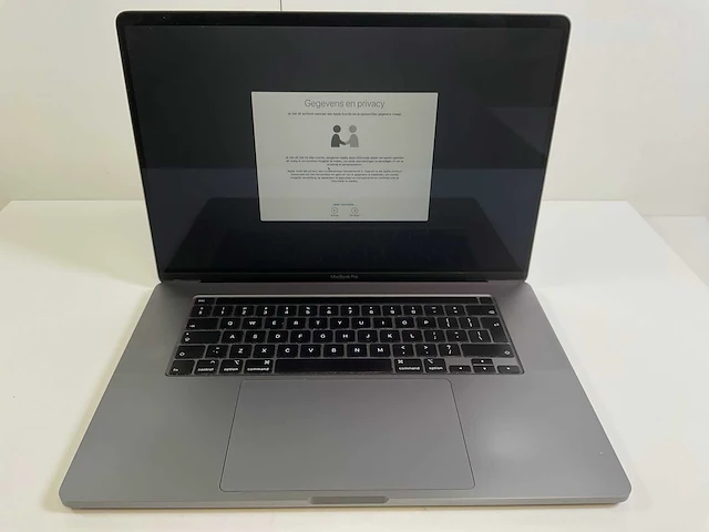 Apple macbook pro 16“ core(tm) i7 9th gen, 32 gb ram, 1 tb nvme, amd radeon rx 5500 4gb laptop - afbeelding 1 van  8