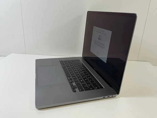 Apple macbook pro 16”, core(tm) i7 9th gen, 32 gb ram, 1 tb nvme, amd radeon rx pro 5500m 4gb laptop - afbeelding 3 van  7