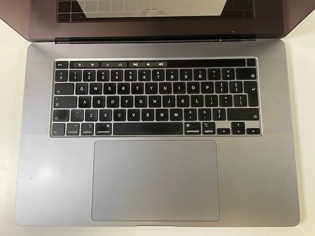 Apple macbook pro 16”, core(tm) i7 9th gen, 32 gb ram, 1 tb nvme, amd radeon rx pro 5500m 4gb laptop - afbeelding 4 van  8
