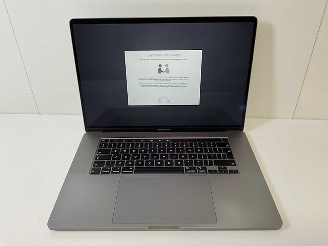 Apple macbook pro 16”, core(tm) i7 9th gen, 32 gb ram, 500 gb nvme, amd radeon pro 5500m 4 gb laptop - afbeelding 1 van  7