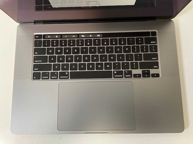 Apple macbook pro 16”, core(tm) i9 9th gen, 16 gb ram, 1 tb nvme, amd radeon pro 5500m 4 gb laptop - afbeelding 4 van  7