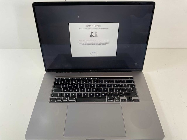 Apple macbook pro 16”, core(tm) i9 9th gen, 16 gb ram, 1 tb nvme, amd radeon pro 5500m 4 gb laptop - afbeelding 1 van  4