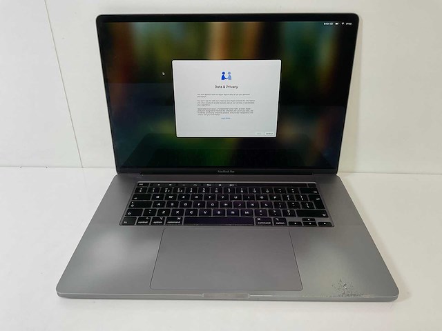 Apple macbook pro 16”, core(tm) i9 9th gen, 16 gb ram, 1 tb nvme amd radeon rx pro 5500m 4gb laptop - afbeelding 1 van  8